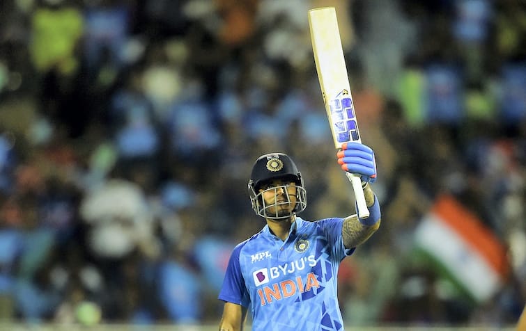 IND vs SA: Suryakumar Yadav breaks Dhawan's record, scored most T20I runs in a calendar year IND vs SA: સૂર્યકુમાર યાદવે ધવનનો રેકોર્ડ તોડ્યો, એક કેલેન્ડર વર્ષમાં સૌથી વધુ T20I રન બનાવ્યા