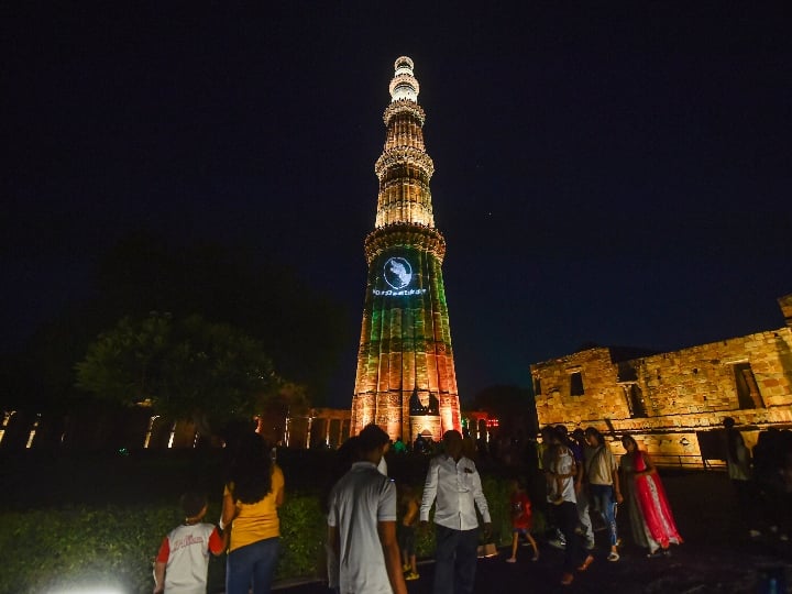 Qutub Minar Most visited destination for foreign visitors between April and June RTI Report Qutub Minar: कुतुब मीनार ने लूटा दिल, अप्रैल-जून में विदेशी पर्यटकों ने सबसे अधिक बार देखी ऐतिहासक जगह