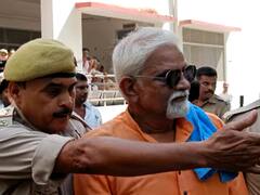 हमीरपुर: आगरा जेल से हमीरपुर कोर्ट लाए गए अशोक चंदेल को समर्थकों ने घेरा, पुलिस को करनी पड़ी मशक्कत