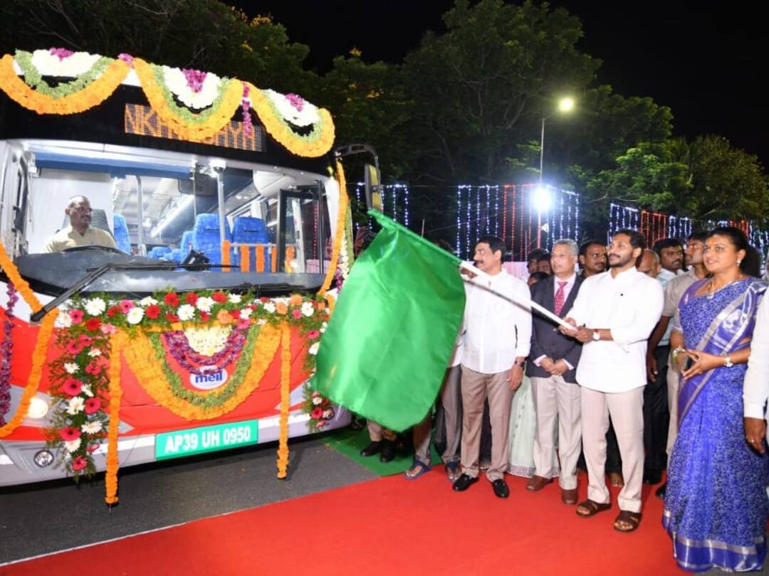 tirumala Bramhostavalu 2022 AP CM Started Electrical buses in Tirupati తిరుమలలో సీఎం జగన్ టూర్- ఎలక్ట్రికల్ బస్సులు ప్రారంభం