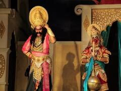 यहां दादा रावण से होता है पोते राम-लक्ष्मण का सामना! महिलाओं के किरदार निभाते हैं पुरुष