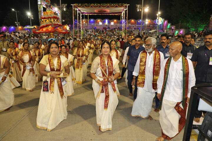 బ్రహ్మోత్సవాలలో నాలుగో రోజు ఉదయం కల్పవృక్ష వాహనం, రాత్రి 7 గంటలకు సర్వభూపాల వాహనంపై శ్రీ మలయప్ప స్వామి వారు దర్శనం ఇవ్వనున్నారు.