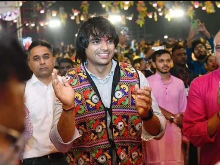 neeraj chopra gold medalist in gujarat vadodara for garba in navratri Navaratri के मौके पर Vadodara में गरबा करते दिखे Neeraj Chopra, वायरल हो रहा वीडियो