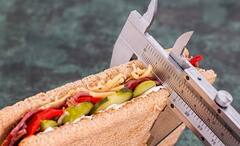 Weight Loss: তড়িঘড়ি মেদ ঝরাতে গিয়ে এই ভুলগুলি করছেন না তো!