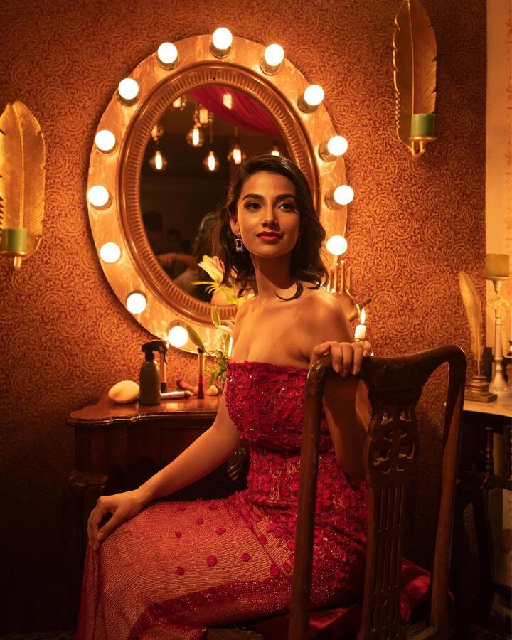 హర్యానాకు చెందిన ఈ బ్యూటీ 2019లో హాట్ స్టార్లో ‘ఔట్ ఆఫ్ లవ్’ అనే వెబ్ సిరీస్లో నటించింది. అంతకు ముందు కొన్ని వీడియో ఆల్బమ్స్లో నటించి మంచి గుర్తింపు తెచ్చుకుంది. తెలుగులో ‘ఇచ్చట వాహనములు నిలుపరాదు’ అనే సినిమాలో మెరిసింది.