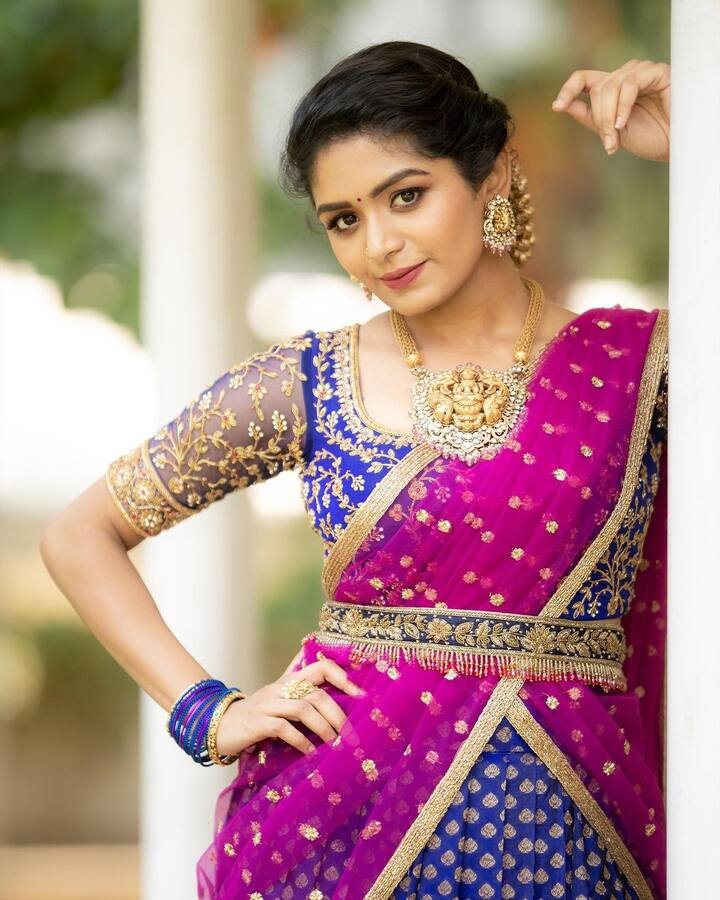 நடிப்பு, ஆடல், பாடல் மட்டுமல்லாமல் கடி ஜோக் சொல்வதிலும் வல்லவர் இவர். படப்பிடிப்பின் போது அனைவரிடமும் சுட்டி குழந்தை போல் கடி ஜோக் சொல்வது இவரது வழக்கமாம்.