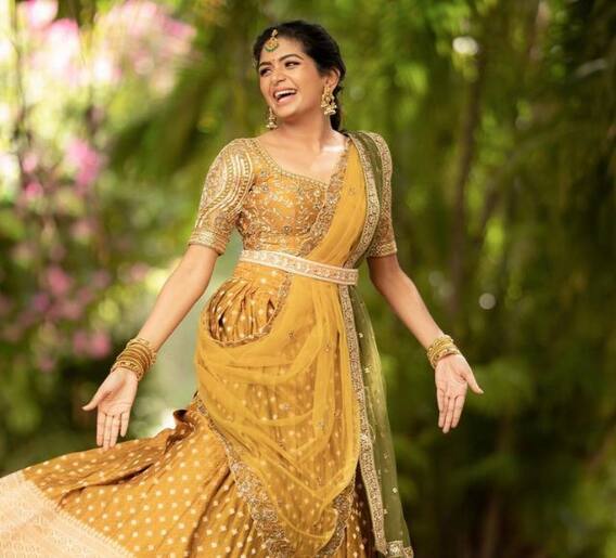 आदीती शंकरचा पारंपारिक लूक