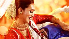 মা-বাবার সঙ্গে আবাসনের পুজোয় সামিল, মিমি যেন ঘরের মেয়ে