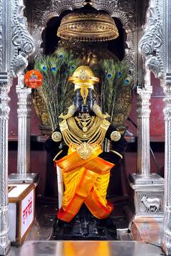 Navratri 2022 : ललिता पंचमीनिमित्त रुक्मिणी माता वनदेवीच्या रूपात, अंगावर फुलांची साडी आणि फुलांचे दागिने