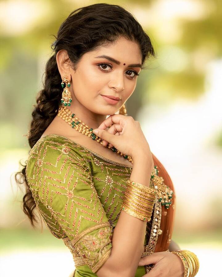 மொத்த தேனைத்தான் நான் மொண்டு ஊத்தவா