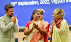 आशा पारेख को मिला दादा साहेब फाल्के अवॉर्ड, राष्ट्रपति से सम्मान पाकर कही ये बड़ी बात