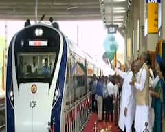 Vande Bharat Train : PM નરેન્દ્ર મોદીએ વંદે ભારત ટ્રેનને આપી લીલી ઝંડી