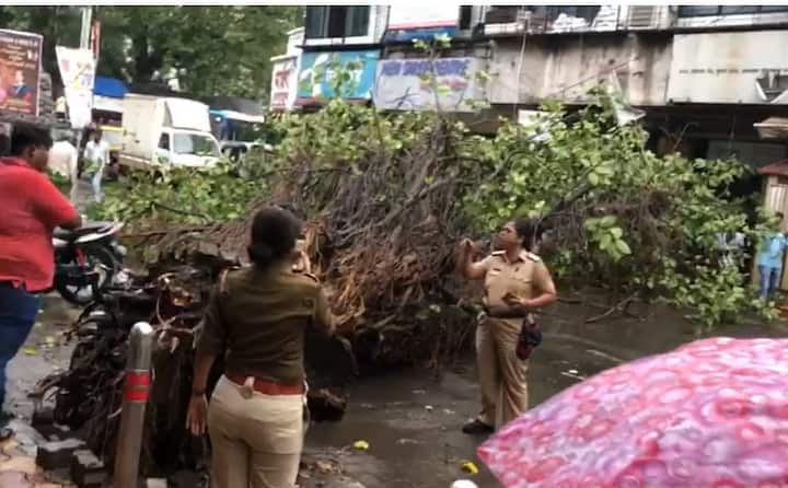 या पावसाने पुणेकरांची चांगलीच तारांबळ उडाली आहे.