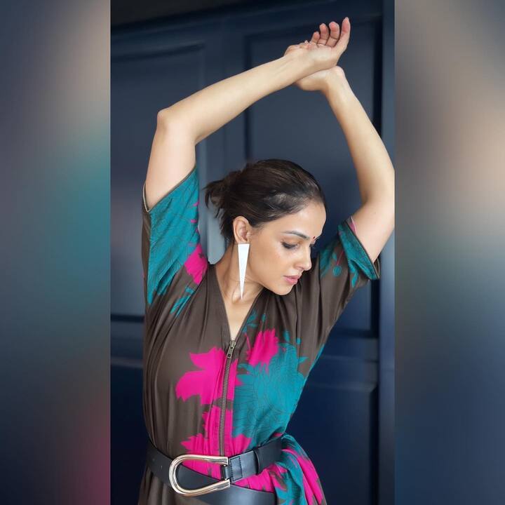 బాలీవుడ్ హీరో రితేష్ దేశ్ ముఖ్ ని పెళ్లి చేసుకున్న తర్వాత సినిమాలకి దూరమై ఫ్యామిలికే ఎక్కువ సమయం కేటాయించింది. Image Credit: Genelia Deshmukh/ Instagram