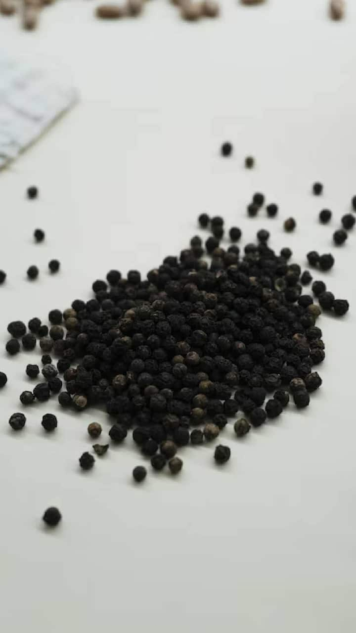 Black Pepper Benefits : काळी मिरी रोगप्रतिकारक शक्ती वाढवणारी आहे.