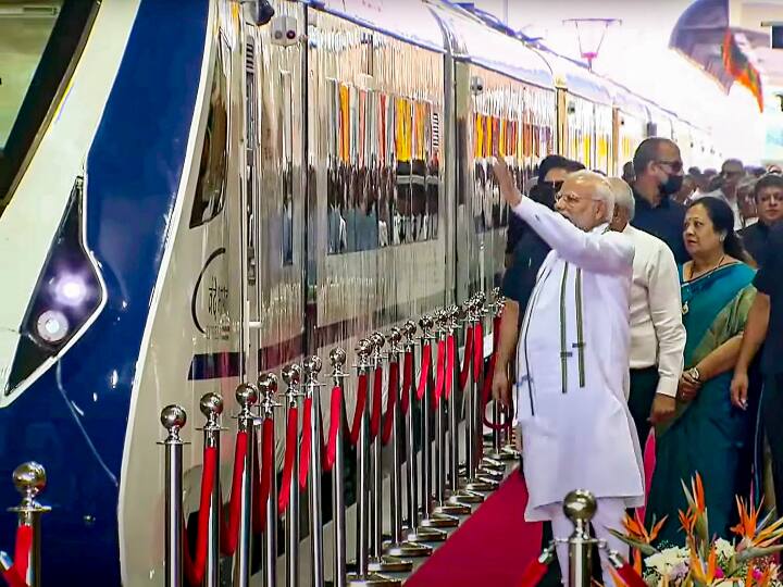 Gandhinagar to Mumbai Vande Bharat Express train PM Modi flags off Know fare and running status Vande Bharat Train: पीएम मोदी ने गांधीनगर में वंदे भारत एक्सप्रेस ट्रेन को दिखाई हरी झंडी, जानें- क्या होगा किराया