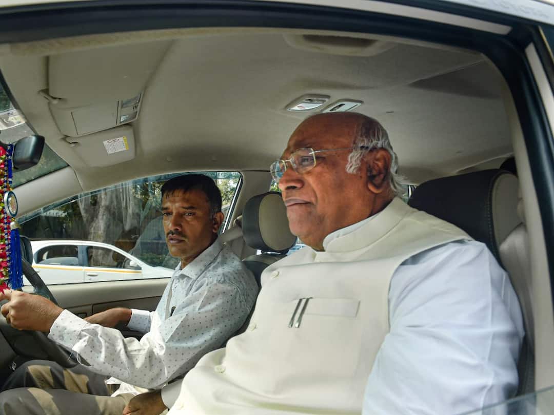 Mallikarjun Kharge Net Worth: कांग्रेस अध्यक्ष पद के उम्मीदवार मल्लिकार्जुन खड़गे हैं 20 करोड़ से अधिक के मालिक How much assets does Congress Party Presidential candidate Mallikarjun Kharge own? Mallikarjun Kharge Net Worth: कांग्रेस अध्यक्ष पद के उम्मीदवार मल्लिकार्जुन खड़गे हैं 20 करोड़ से अधिक के मालिक