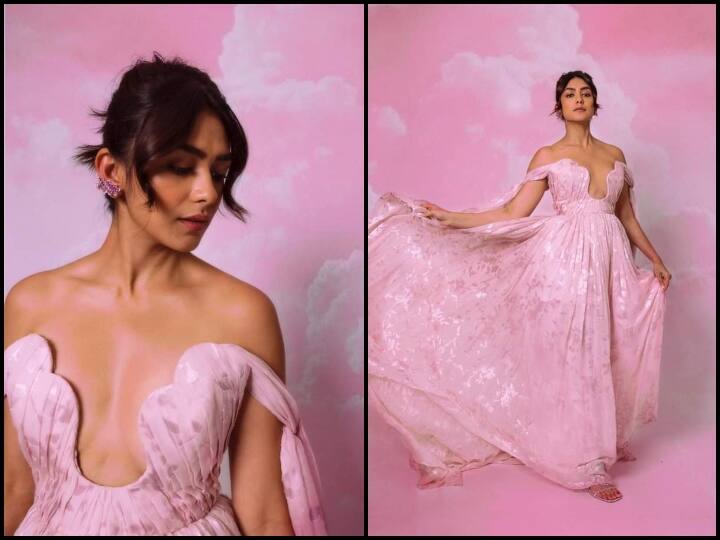 Mrunal Thakur Latest Photos: मृणाल इन दिनों अपनी हालिया रिलीज फिल्म सीता रामम को लेकर चर्चा में हैं. सोशल मीडिया पर एक्ट्रेस ने एक के बाद एक कई ग्लैमरस फोटोशूट से फैंस की धड़कनें बढ़ा दी हैं.