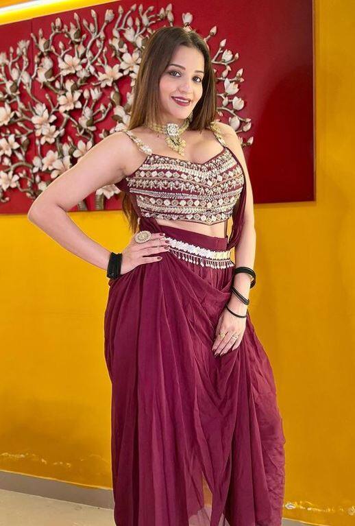 तिनं शेकडो भोजपुरी सिनेमांसह हिंदी, बंगाली, ओडिया, तामिण, कन्नडं आणि तेलगू सिनेमांमध्येही काम केलं आहे