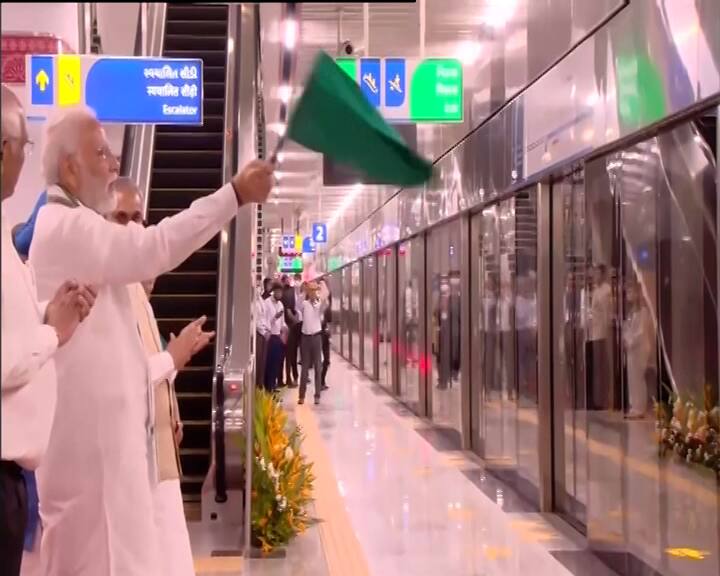 Big breaking Prime Minister Narendra Modi flag of Ahmedabad Metro train face one Ahmedabad Metro : PM નરેન્દ્ર મોદીએ મેટ્રો ટ્રેનને આપી લીલી ઝંડી, લોકો ક્યારથી બેસી શકશે?