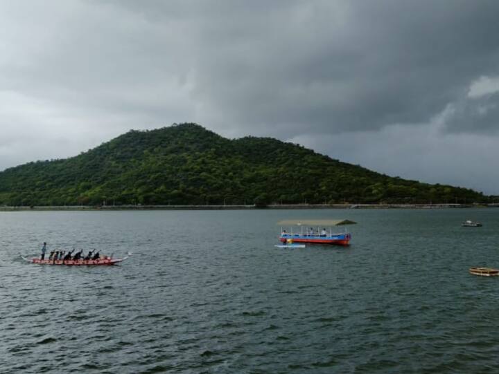 Rajasthan News Boats will not run in Udaipur Fatehsagar Lake from 1st October decision after High Court order ann Udaipur News: पर्यटन सीजन में पर्यटकों के लिए बुरी खबर! फतहसागर झील में नहीं होगी बोटिंग, ये है वजह
