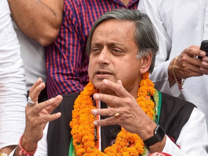 Congress Presidential Poll: 'कांग्रेस का डीएनए गांधी परिवार के डीएनए से जुड़ा', बोले शशि थरूर Shashi Tharoor says DNA of Congress linked to DNA of Gandhi family just ahead of Congress presidential poll Congress Presidential Poll: 'कांग्रेस का डीएनए गांधी परिवार के डीएनए से जुड़ा', बोले शशि थरूर