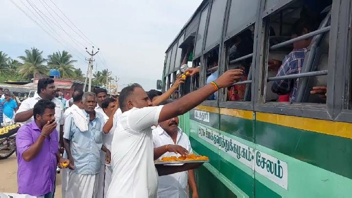 தருமபுரியில் பள்ளிக்கல்வி துறை சார்பில் ஆசிரியர்களுக்கு வளைய பந்து பயிற்சி முகாம்