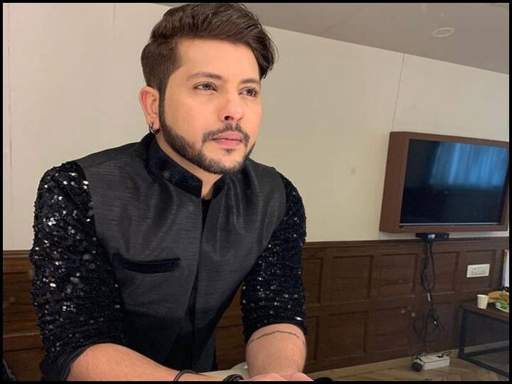 ग्रैंड फिनाले में कोरियोग्राफर निशांत भट्ट 10 लाख रुपये कैश प्राइज लेकर बाहर हुए थे, इस शो के बाद निशांत खतरों के खिलाड़ी 12 में कंटेस्टेंट के रूप में दिखे थे. इसके अलावा निशांत डांस रियलिटी शो ‘सुपर डांसर’ में ट्रेनर के रूप में भी नजर आए थे.
