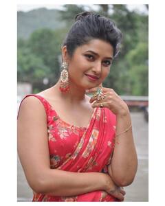 PHOTO : ‘टूथपेस्टच्या जाहिरातीसाठी मॉडेलिंग वगैरे केलं का?’ प्राजक्ता माळीच्या फोटोंवर चाहत्यांच्या भन्नाट कमेंट्स!