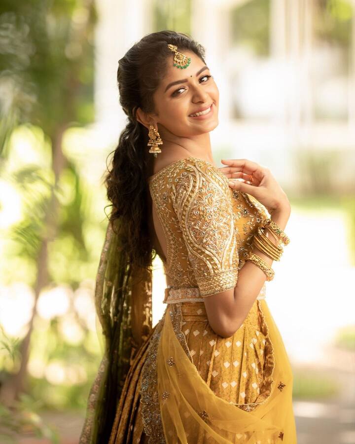 உன் அழகில் என் இதயம் தன் நிலையை மறந்து மறந்து