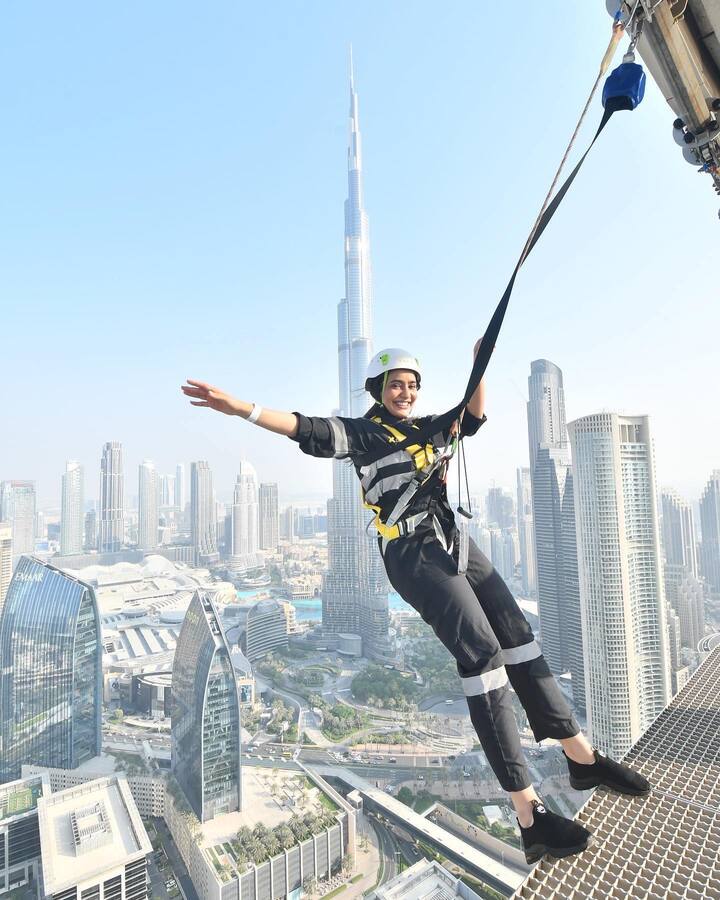 దుబాయ్ లో విహరిస్తోన్న నేహా శర్మ.  Image Credit: Neha Sharma/ Instagram