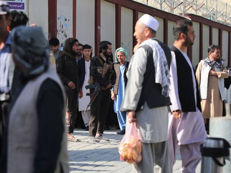  23 student dead after suicide bomb blast at educational center in afghanistan Kabul  Kabul Bomb Blast : अफगाणिस्तान हादरलं! काबुलमधील शाळेत बॉम्बस्फोट, 23 विद्यार्थ्यांचा मृत्यू 