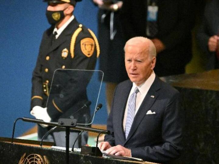 US President Joe Biden Appears Lost After Speech, Internet Says This Is Tragic Watch Video US President Joe Biden: మిస్టర్ ప్రెసిడెంట్ అని అరుస్తున్నా పట్టించుకోని బైడెన్, షాక్ అయిన అధికారులు