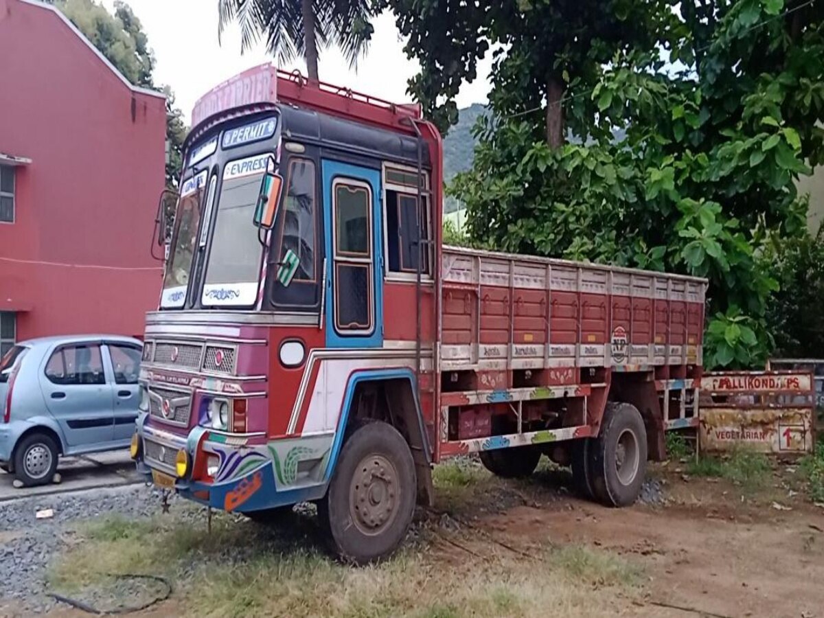 பள்ளிகொண்டா அருகே ரூ.10 கோடி பறிமுதல்;  4  பேர் கைது - ஹவாலா பணமா என போலீசார் விசாரணை