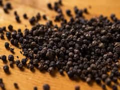 छोटी-सी काली मिर्च के हैं बड़े-बड़े फायदे, रोज सुबह एक खाने से दूर रहती हैं कई बीमारियां