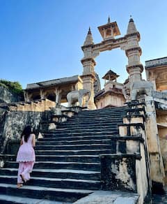 janhvi kapoor Photo: 5 વર્ષ બાદ જયપુર પહોંચી janhvi kapoor, મિત્રો સાથે કરી મસ્તી
