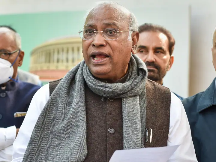 BJP make jokes over  Mallikarjun Kharge says he is a puppet for congress BJP On Congress: 'कठपुतली हैं खड़गे', बीजेपी ने कांग्रेस अध्यक्ष चुनाव को लेकर कसा तंज