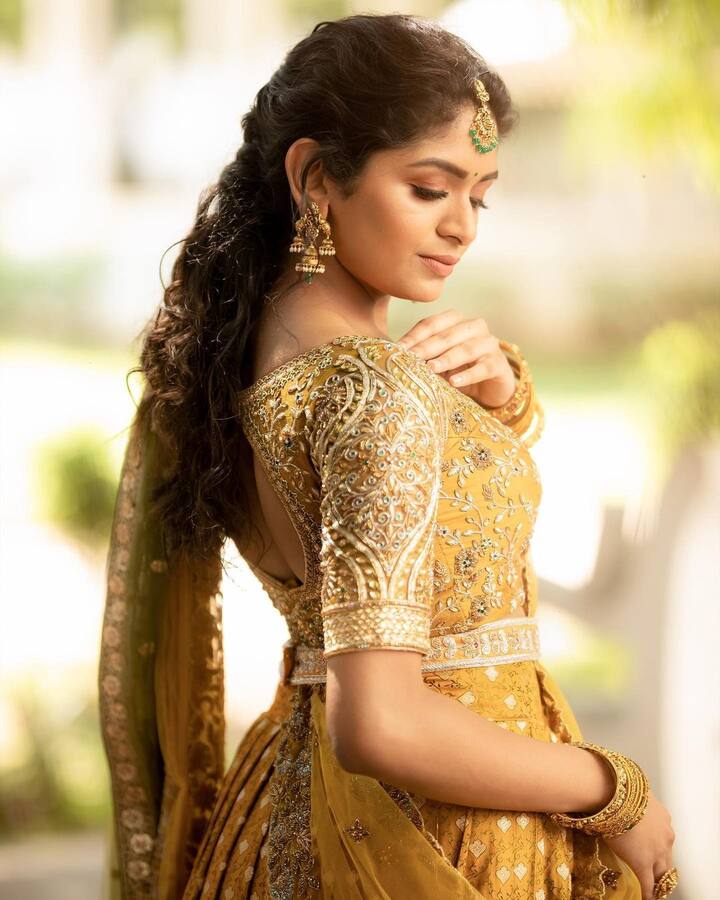 கொஞ்சிடவும் கெஞ்சிடவும் மருகுதே உருகுதே