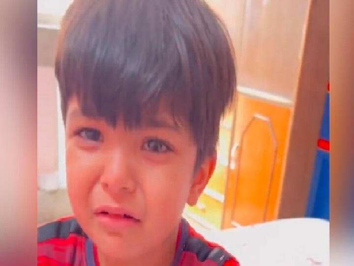 Watch: This Little Boy Refuses To Study And Protests In The Most Adorable Way Video : படிச்சுப் படிச்சே நான் வயசாளி ஆயிடுவேன்... கெஞ்சிய குழந்தை உருகிய நெட்டிசன்கள்