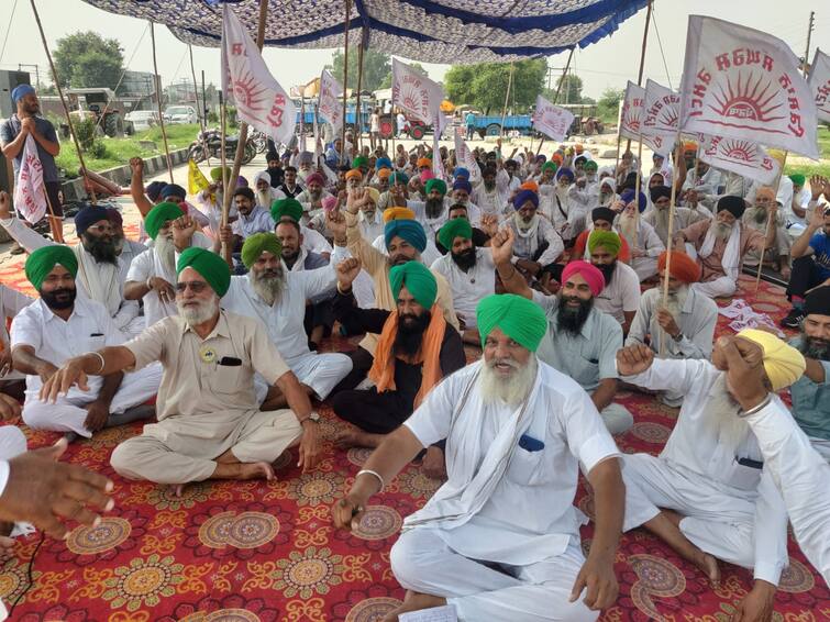 Farmers Protest : The Kisan Sangharsh Committee Punjab blocked the Amritsar-Delhi road Farmers Protest : ਕਿਸਾਨ ਸੰਘਰਸ਼ ਕਮੇਟੀ ਪੰਜਾਬ ਵੱਲੋਂ ਅੰਮ੍ਰਿਤਸਰ-ਦਿੱਲੀ ਸੜਕੀ ਮਾਰਗ ਕੀਤਾ ਜਾਮ