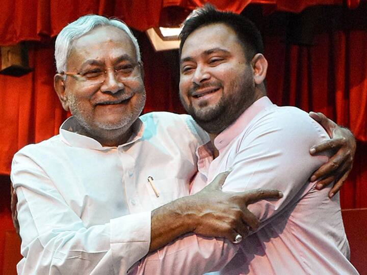 Bihar Politics: RJD Ritlal Yadav told Tejashwi Yadav heir of CM Nitish Kumar Bihar Politics: तेजस्वी यादव को RJD ने बता दिया नीतीश कुमार का 'वारिस', कहा- आगे वही संभालेंगे बिहार