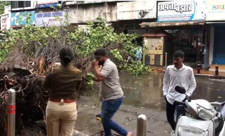 पावसाने शहरात वाहतूक कोंडी झाली आहे.