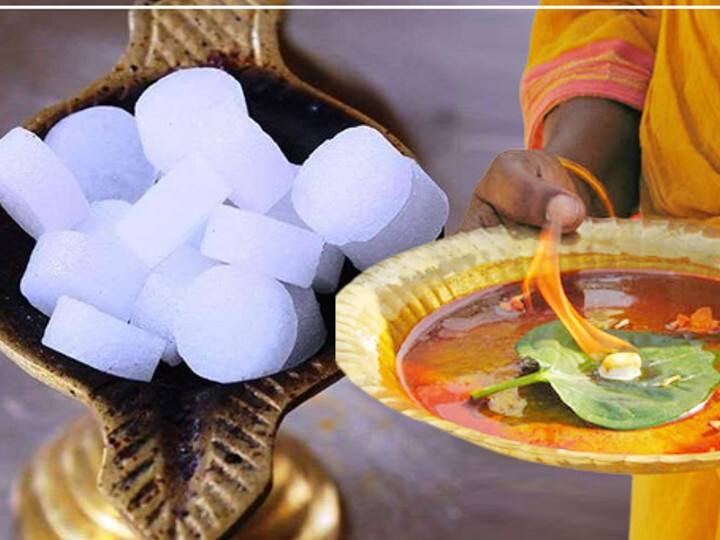 बन जाएंगे बिगड़े काम- लाख कोशिशों के बाद भी काम में सफलता नहीं मिल रही है कोई न कोई रुकावट आ जाती है तो नवरात्रि के दिनों में एक चांदी की कटोरी में कपूर और लौंग जलाकर पूरे घर में घुमाएं. नौ दिन तक ये टोटका आजमाएं. मान्यता है इससे सारी बाधाएं खत्म हो जाएंगी.