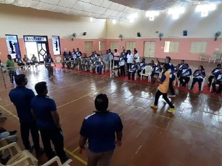 Hoop ball training camp for teachers organized by School Education Department in Dharmapuri தருமபுரியில் பள்ளிக்கல்வி துறை சார்பில் ஆசிரியர்களுக்கு வளைய பந்து பயிற்சி முகாம்