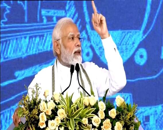 PM મોદીએ વંદે ભારત ટ્રેન અને મેટ્રોમાં મુસાફરીને લઈને શું કહ્યું? જુઓ વીડિયો