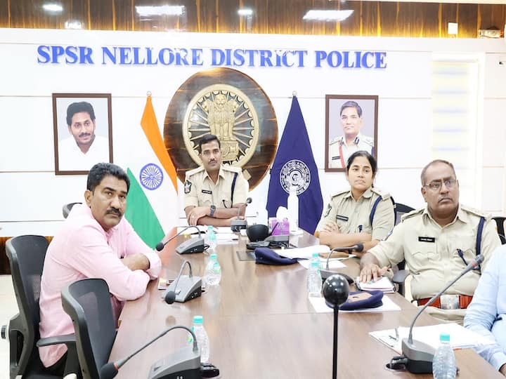 three districts officials special meeting on road accidents In Nellore DNN నెల్లూరులో రోడ్ టెర్రర్.. పోలీసులు ఏం చేస్తున్నారంటే...?