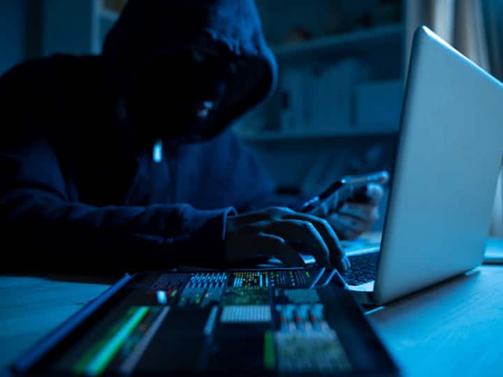 Anonymous Russia hacking group claims it took down UK MI5 website பிரிட்டன் உளவுத்துறையின் இணையதளம் முடக்கம்...ரஷிய ஹேக்கர்களின் சதி வேலையா?