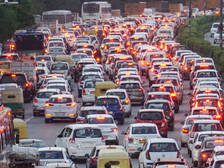 Delhi Arvind Kejriwal Government Scrap Policy Concession on road tax for new vehicles purchased after scrapping of old vehicles ANN Scrap Policy: पुराने वाहनों के स्क्रैप के बाद रोड टैक्स पर मिलेगी इतनी छूट, जानें क्या करना होगा