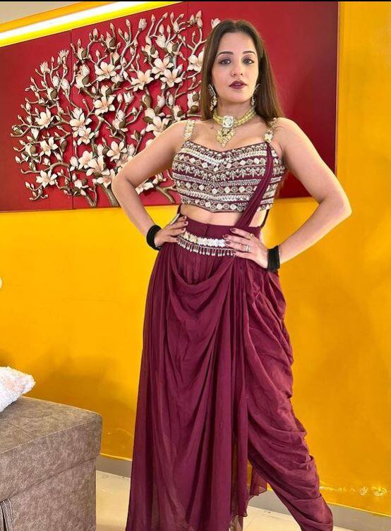 तिनं काही टेलिव्हिजन शो देखील केले आहेत. तिनं 2017 साली विक्रांत सिंह राजपूतशी लग्न केलं