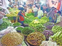 Vegetables Price List : கண்ணீர் வரவழைக்கும் வெங்காயம் விலை...! மற்ற காய்கறிகள் விலை என்ன..?